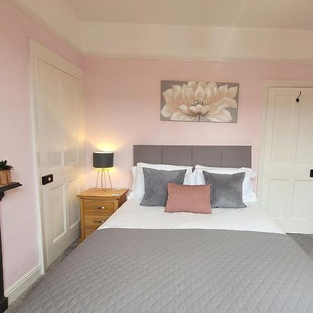 Hartoft St - 2 Bed Near River Йорк Екстериор снимка