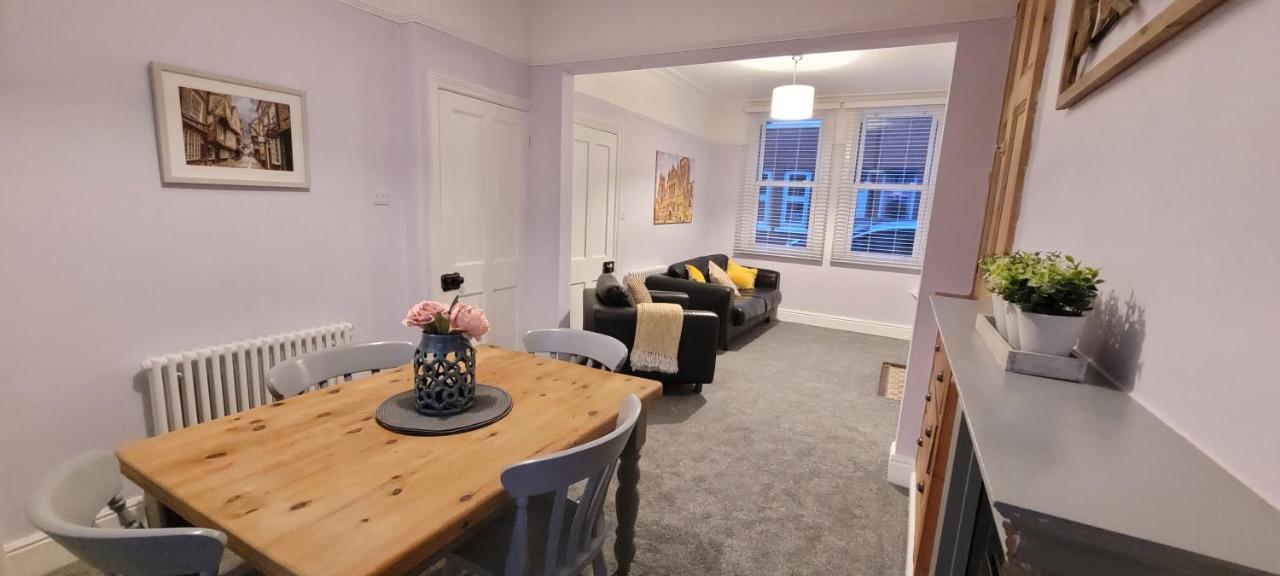 Hartoft St - 2 Bed Near River Йорк Екстериор снимка