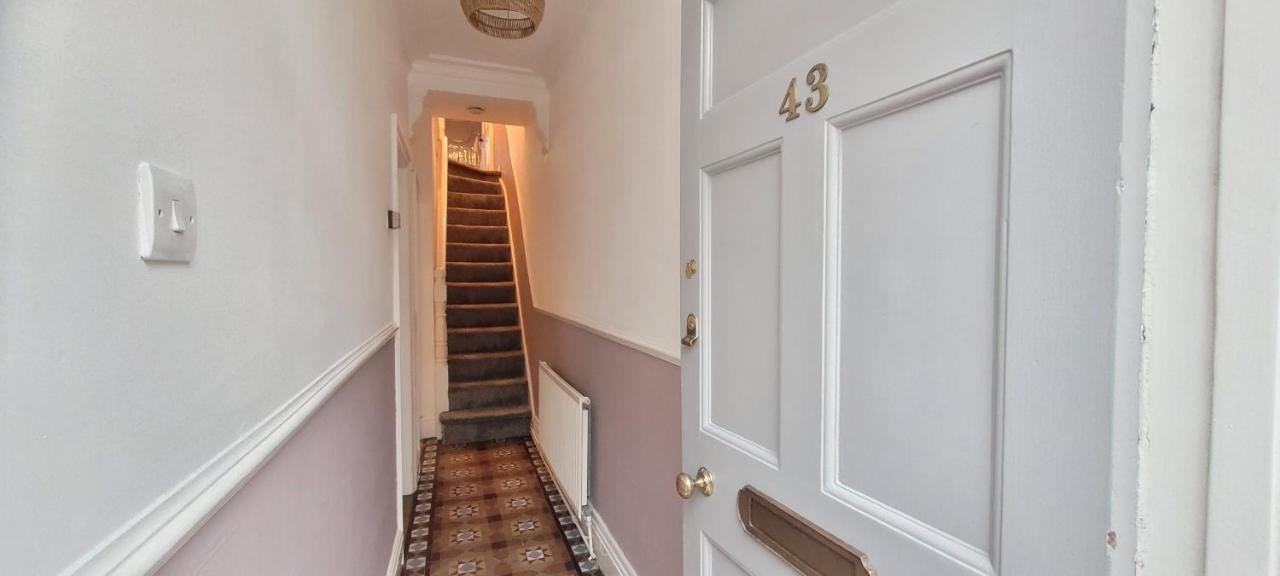 Hartoft St - 2 Bed Near River Йорк Екстериор снимка