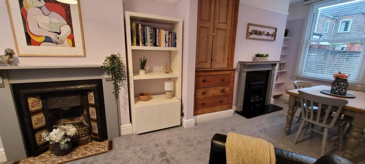 Hartoft St - 2 Bed Near River Йорк Екстериор снимка