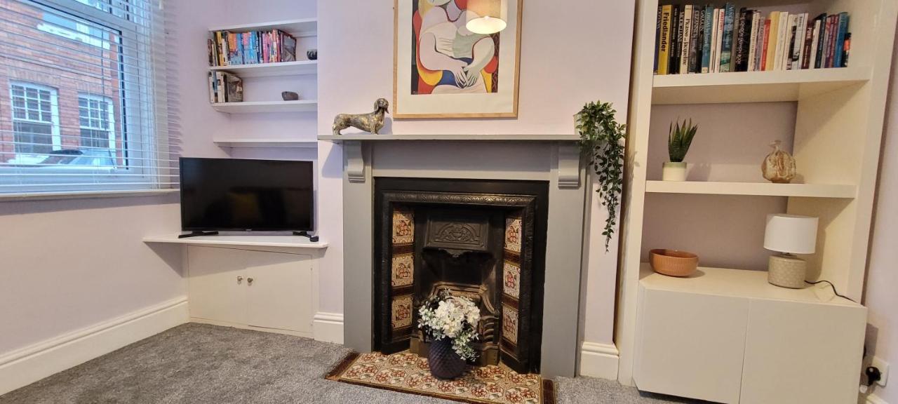 Hartoft St - 2 Bed Near River Йорк Екстериор снимка