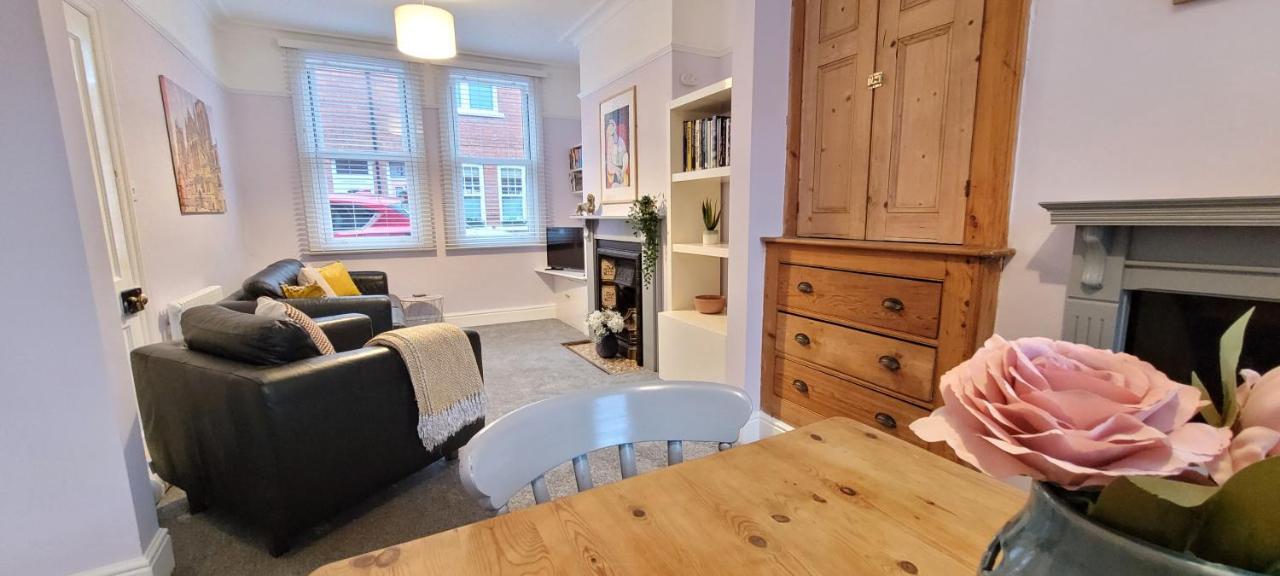 Hartoft St - 2 Bed Near River Йорк Екстериор снимка