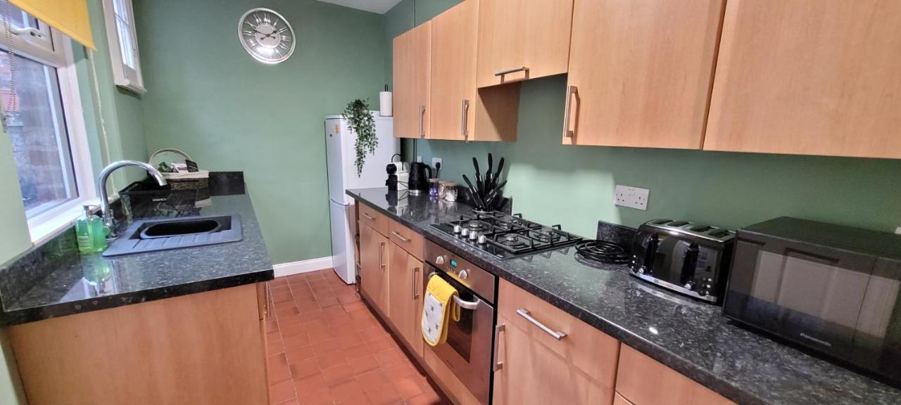 Hartoft St - 2 Bed Near River Йорк Екстериор снимка