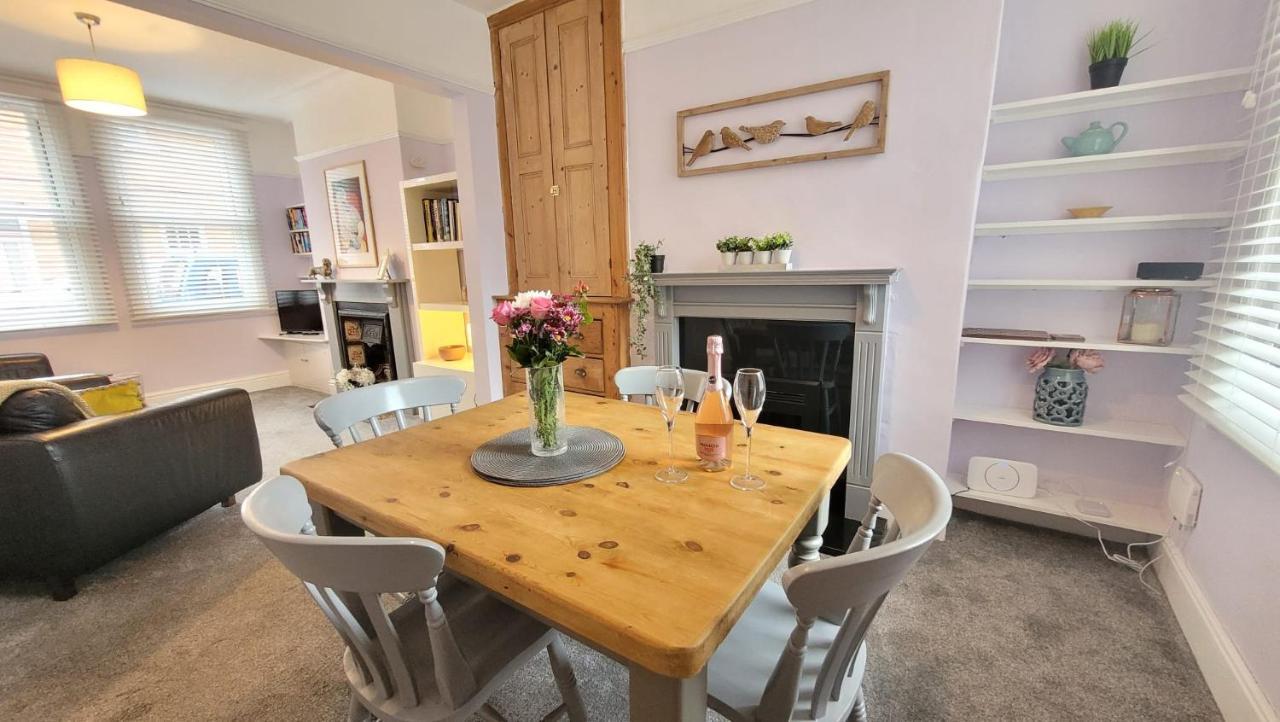 Hartoft St - 2 Bed Near River Йорк Екстериор снимка