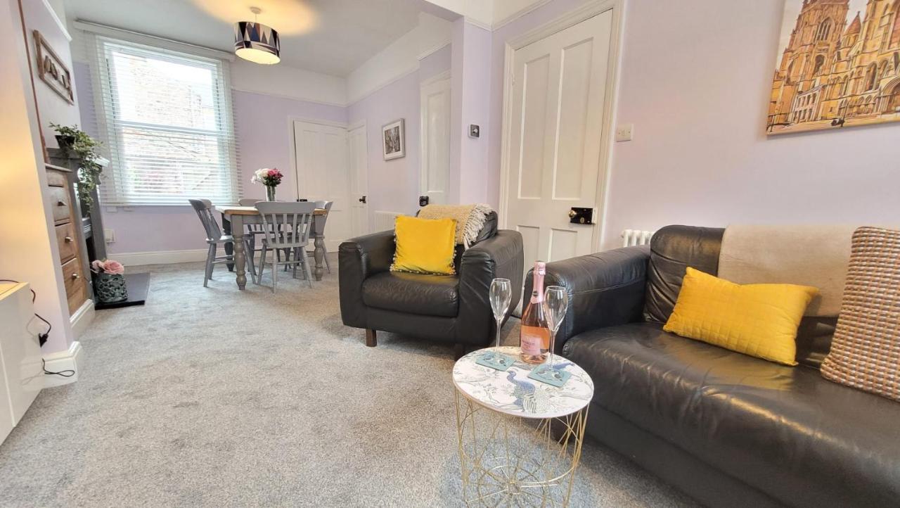 Hartoft St - 2 Bed Near River Йорк Екстериор снимка